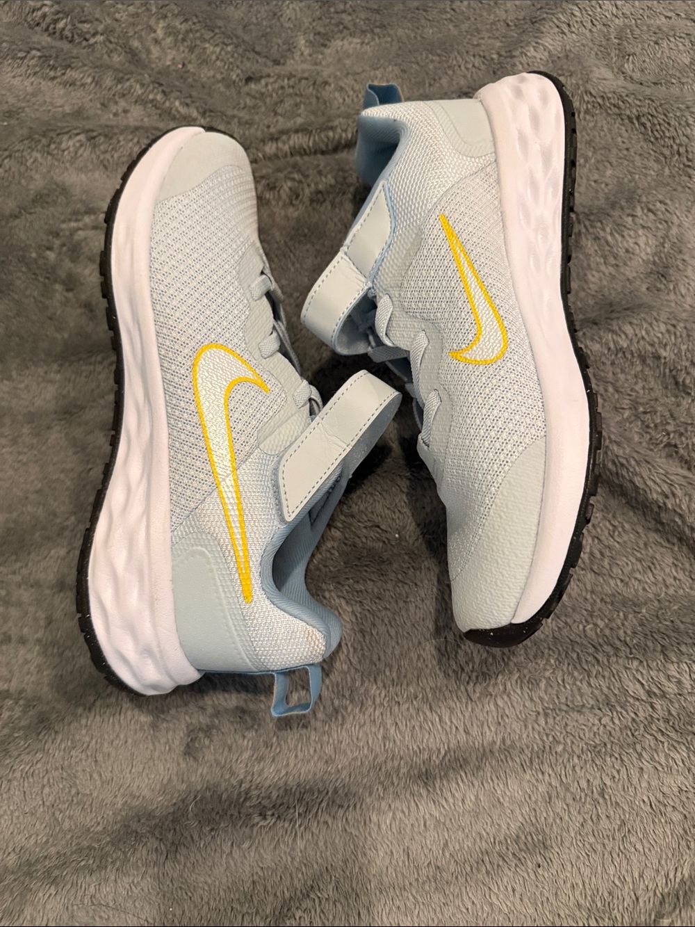 Nike Kids Light Blue & Yellow Hook-and-Loop Sneakers Big Kids US 2.5